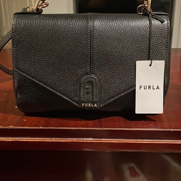 Furla mode is Italy - Picture 1 of 13